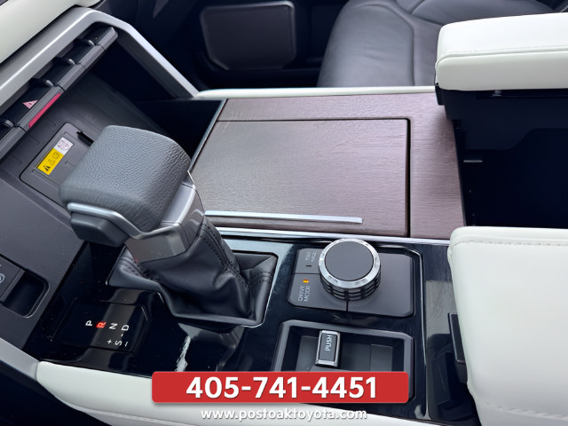 Used 2023 Toyota Sequoia Capstone AWD/4WD image 19