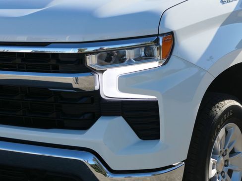 Used 2025 Chevrolet Silverado 1500 LT image 10