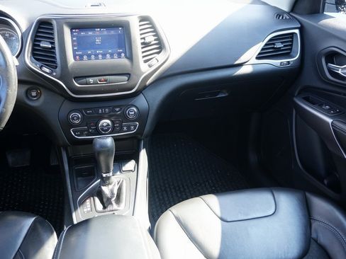 Used 2019 Jeep Cherokee Latitude Plus w/ Comfort/Convenience Group image 30