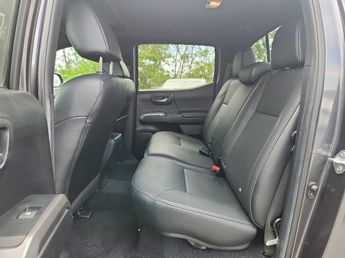 Used 2022 Toyota Tacoma Limited AWD/4WD image 10