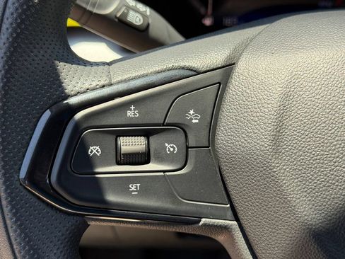 Used 2025 Chevrolet Trax LT FWD image 12