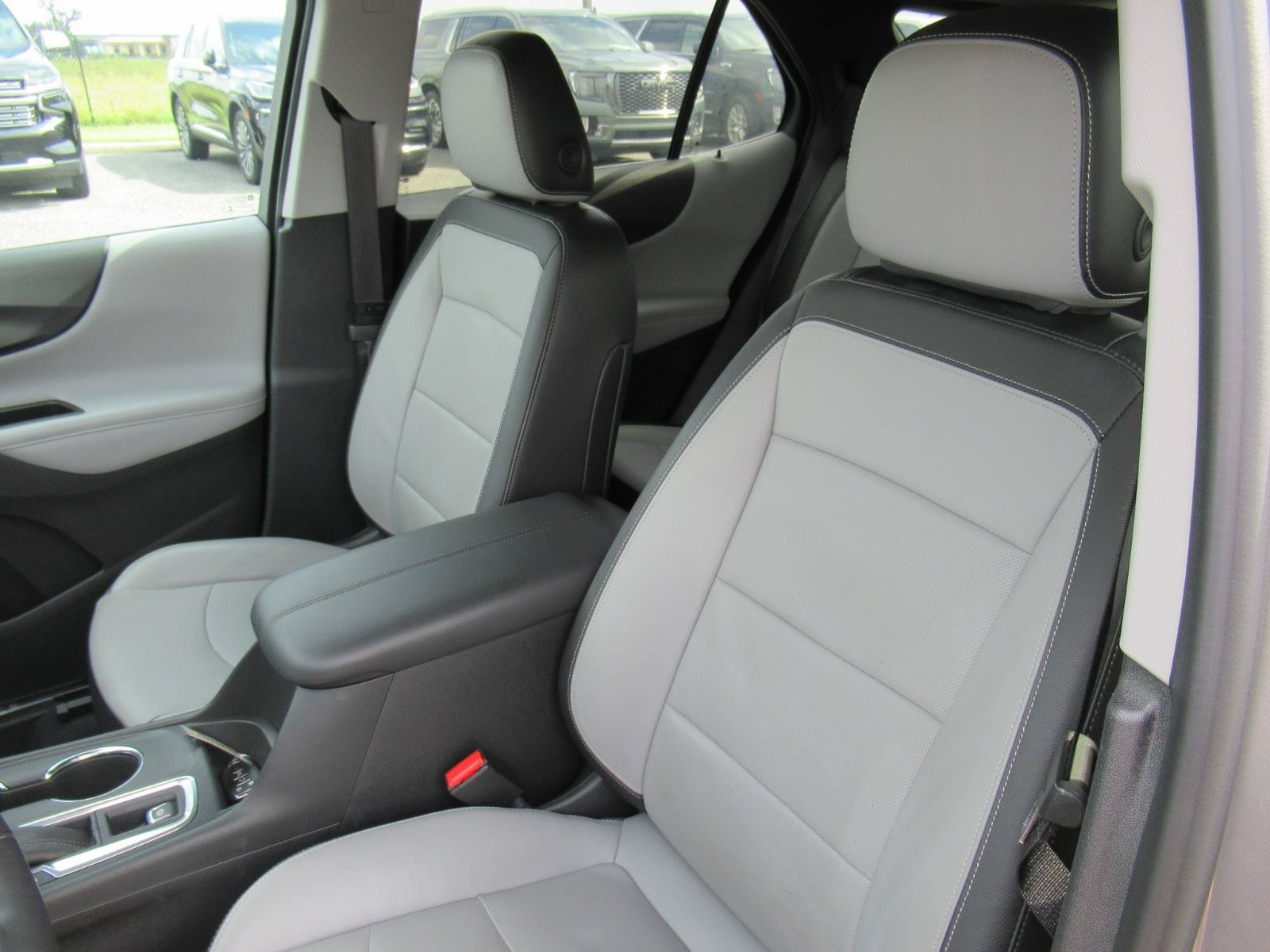 Used 2018 Chevrolet Equinox Premier FWD image 17