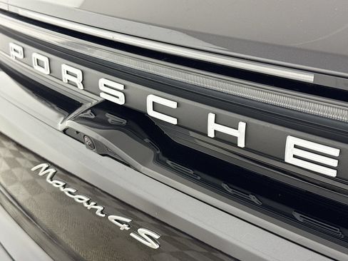 Certified 2025 Porsche Macan 4S Electric AWD/4WD image 25