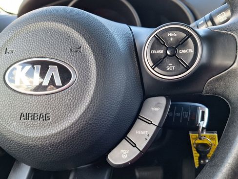 Used 2014 Kia Soul FWD image 16