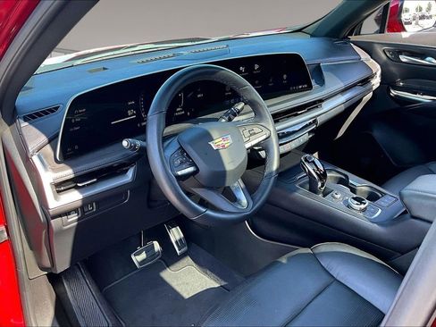 Used 2024 Cadillac XT4 Sport FWD image 13