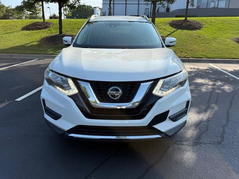 Used 2019 Nissan Rogue SV FWD image 2