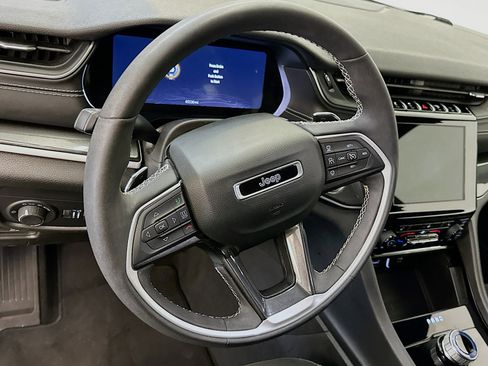 Used 2023 Jeep Grand Cherokee L Laredo image 18