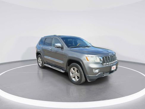 Used 2013 Jeep Grand Cherokee Overland w/ Advance Technology Group AWD/4WD image 2