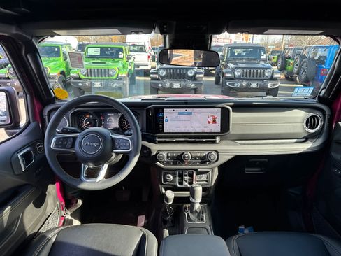 Used 2024 Jeep Wrangler Sahara image 32