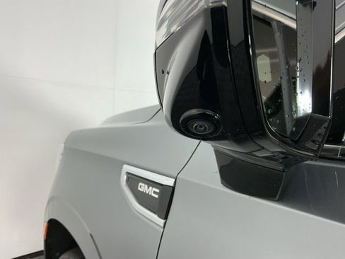 Used 2023 GMC Yukon XL Denali AWD/4WD image 9