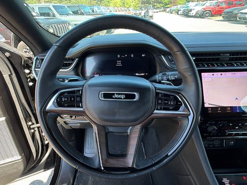 Used 2025 Jeep Grand Cherokee L Summit w/ Rear Seat Video Group I AWD/4WD image 30