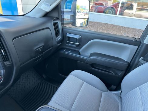 Used 2019 Chevrolet Silverado 1500 Custom w/ Custom Convenience Package AWD/4WD image 30