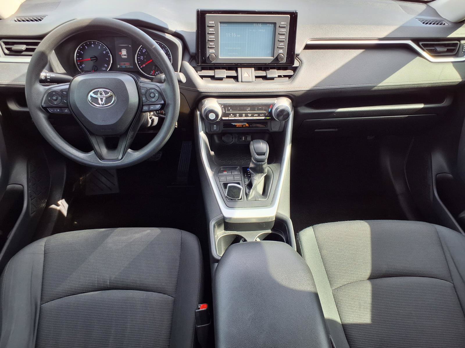 Used 2019 Toyota RAV4 LE FWD image 4