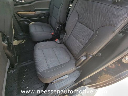 Used 2022 GMC Acadia SLE w/ LPO, Floor Liner Package FWD image 14