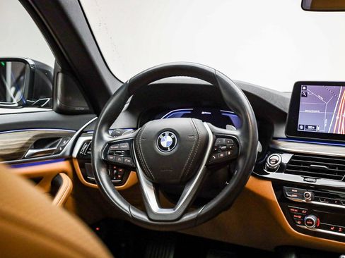 Certified 2023 BMW 530e w/ Premium Package image 16