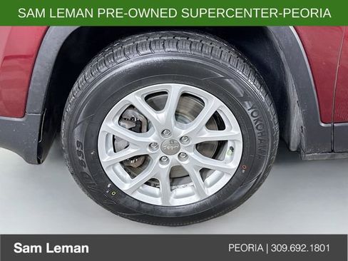 Used 2018 Jeep Cherokee Latitude w/ Cold Weather Group image 27