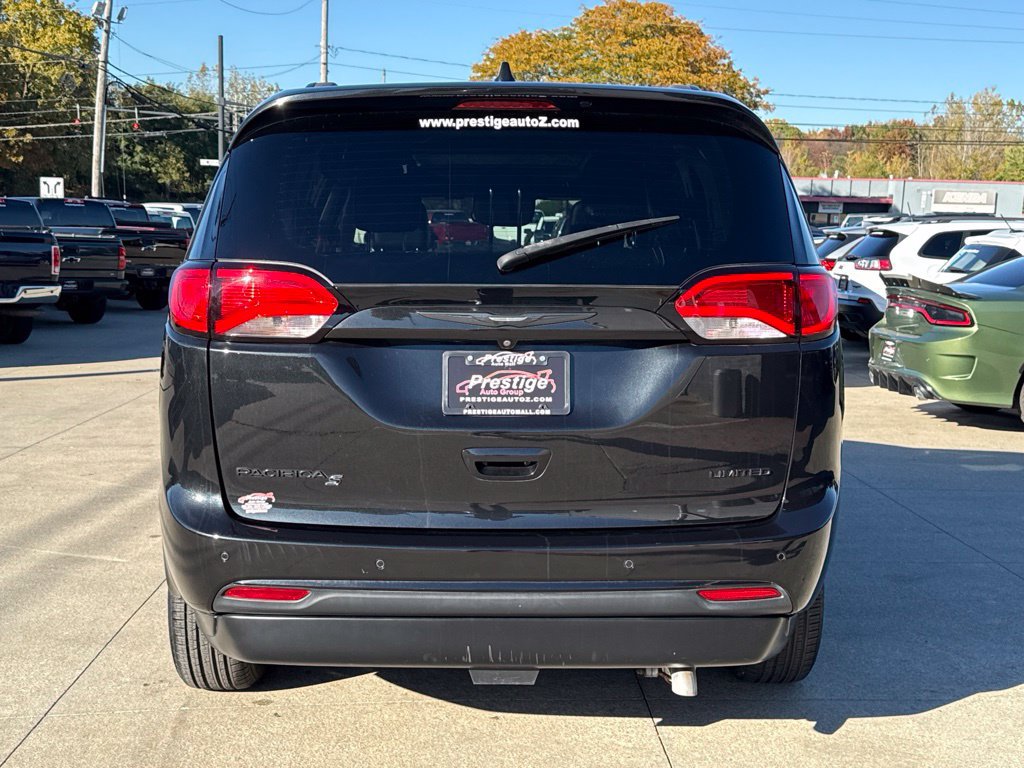 Used 2020 Chrysler Pacifica Limited w/ Advanced Safetytec Group FWD image 21