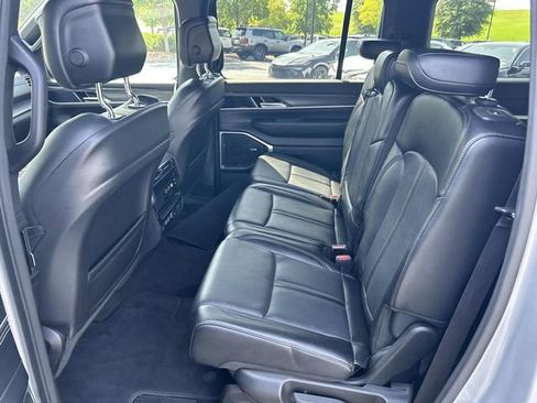 Used 2024 Jeep Wagoneer L Series II w/ Flexible Seating Group AWD/4WD image 19