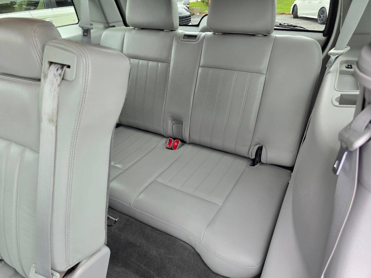 Used 2005 Lincoln Aviator AWD image 26