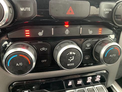 Used 2022 RAM 1500 Big Horn AWD/4WD image 6