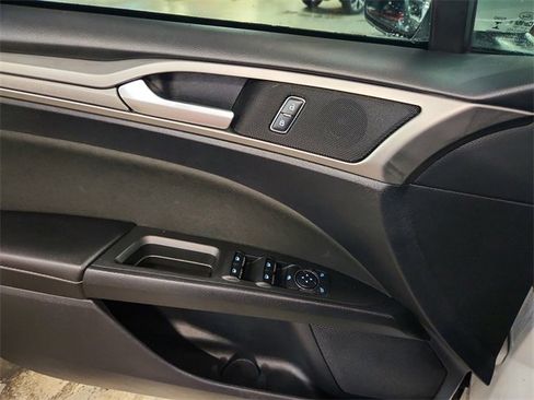 Used 2018 Ford Fusion SE w/ Fusion SE Technology Package image 34