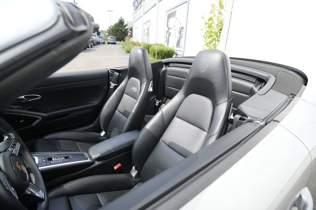 Used 2017 Porsche 911 Carrera RWD image 18