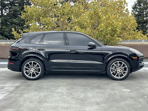 Used 2023 Porsche Cayenne image 9