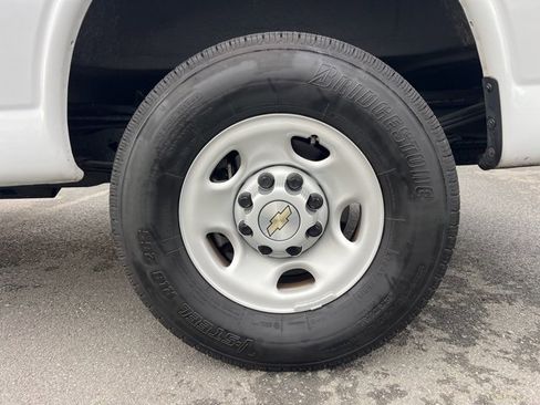 Used 2024 Chevrolet Express 2500 w/ Driver Convenience Package image 8