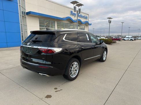 Used 2023 Buick Enclave Essence w/ Experience Buick Package image 5