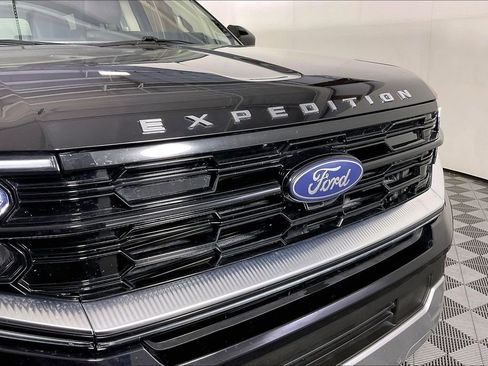 Used 2025 Ford Expedition Platinum image 41