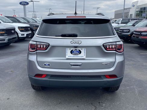 Used 2019 Jeep Compass Latitude image 5