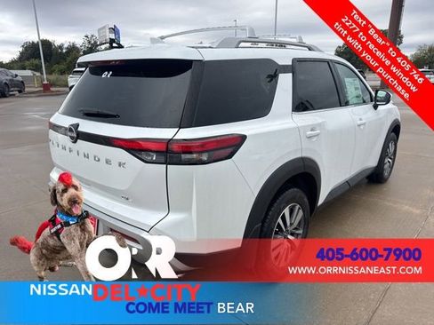 New 2025 Nissan Pathfinder SL image 5