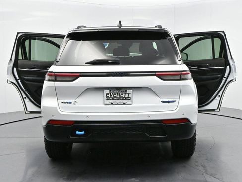 Used 2022 Jeep Grand Cherokee Trailhawk AWD/4WD image 44