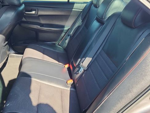 Used 2016 Toyota Camry SE image 5