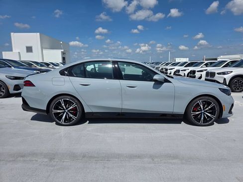 Used 2027 BMW 530i RWD image 3