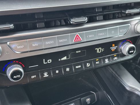 Used 2024 Kia Telluride LX FWD image 16