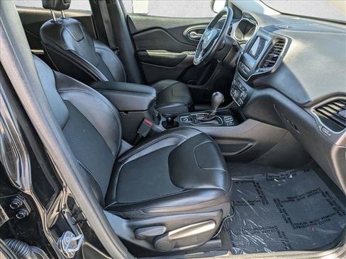 Used 2019 Jeep Cherokee Latitude Plus FWD image 19