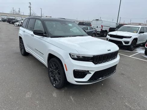 Used 2025 Jeep Grand Cherokee Summit w/ Obsidian Package image 28