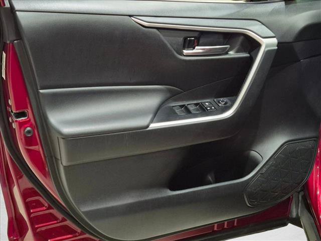 Used 2021 Toyota RAV4 XLE w/ Convenience Package FWD image 11