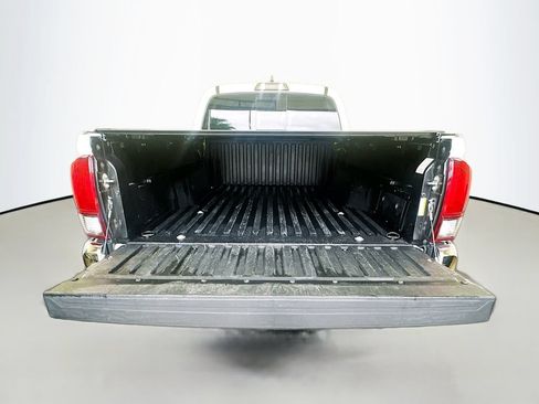 Used 2019 Toyota Tacoma SR5 AWD/4WD image 23