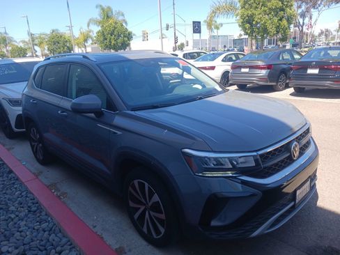 Used 2022 Volkswagen Taos SE w/ Panoramic Sunroof Package AWD/4WD image 13