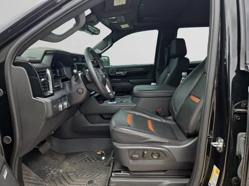 Used 2024 GMC Sierra 1500 AT4 w/ Technology Package AWD/4WD image 9