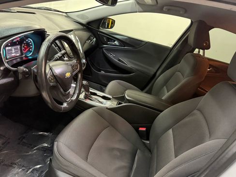 Used 2018 Chevrolet Malibu LT image 16
