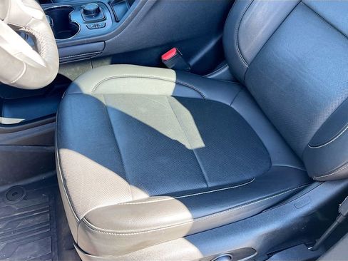 Used 2023 GMC Acadia SLT w/ Technology Package image 19