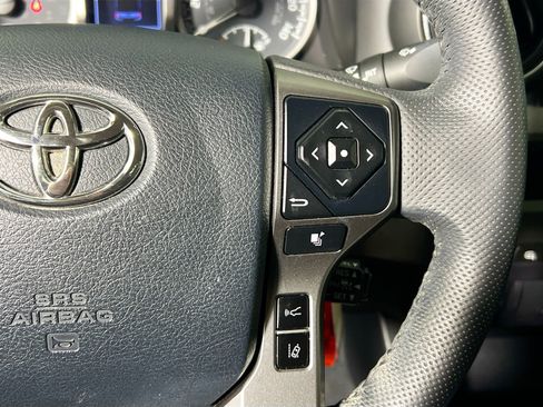 Used 2020 Toyota Tacoma SR5 w/ SR5 Appearance Package (SM) image 19