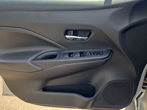 Used 2023 Nissan Versa SV image 15