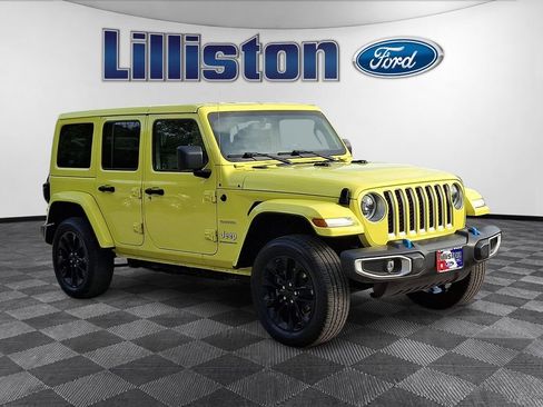 Used 2023 Jeep Wrangler Unlimited Sahara w/ Cold Weather Group AWD/4WD image 3