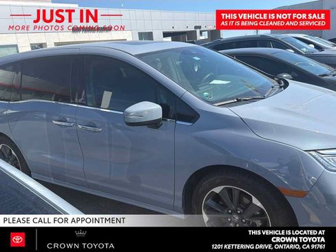 Used 2023 Honda Odyssey Elite image 3