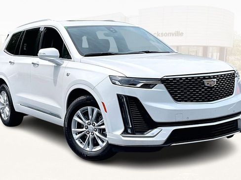 Used 2025 Cadillac XT6 Luxury FWD image 3