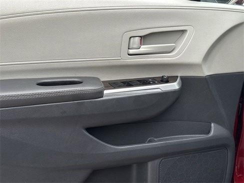 Used 2024 Toyota Sienna LE image 24